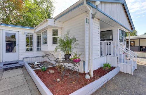 Birch Bay Casa | 1 Mi to Birch Bay SP! Cozy Cabin with Pool Access