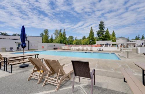 Birch Bay Casa | 1 Mi to Birch Bay SP! Cozy Cabin with Pool Access