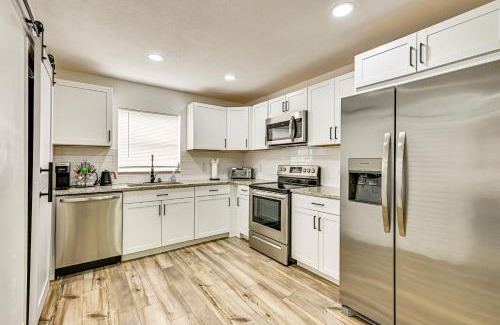 Terrace Park Casa | 1 Mi to Busch Gardens Modern Home with Private Yard
