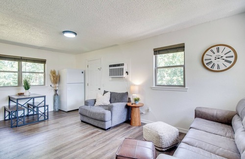 Sallisaw Cabaña | < 1 Mi to Cherokee Casino Sallisaw! Home Near I-40
