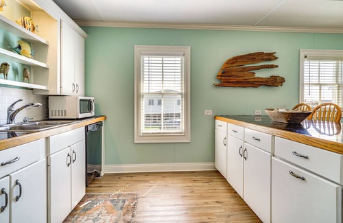 Cypremort Point Cabaña | 1 Mi to Cypremort Point: Waterfront Gem w/Dock!