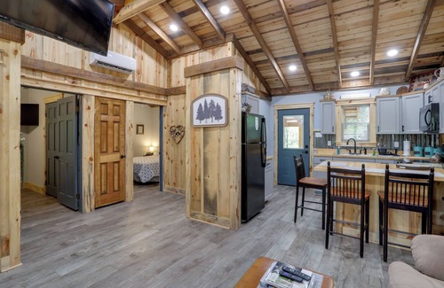 Greers Ferry Cabina | < 1 Mi to Devils Fork Recreation Area: Cozy Cabin!