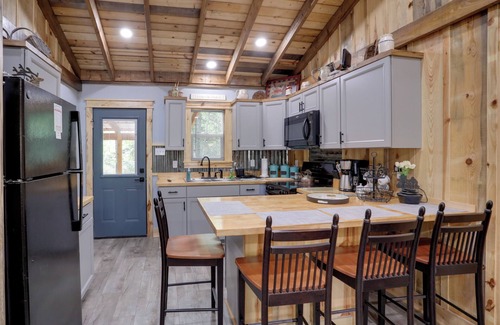 Greers Ferry Cabina | < 1 Mi to Devils Fork Recreation Area: Cozy Cabin!