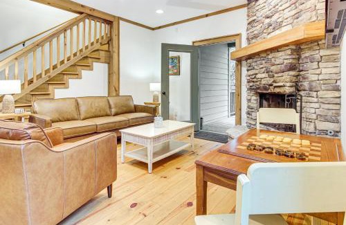 Cashiers Casa | 1 Mi to Downtown Cashiers Private Cabin with Deck