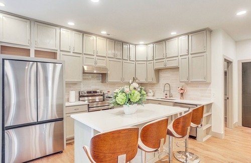 New Albany Casa | 1 Mi to Downtown: New Albany Home w/ Yard
