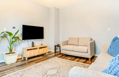 Babe Denny Casa | 1 Mi to Dtown and Lucas Oil Stadium Home in Indy!