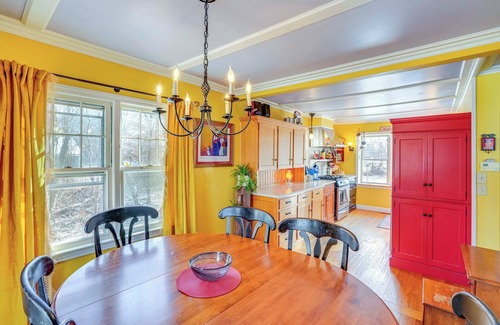 Williamstown Casa | 1 Mi to Dtwn: Beautiful Home in Williamstown!