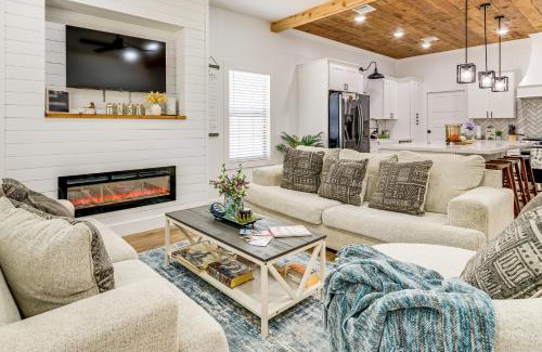 Brenham Casa | 1 Mi to Dtwn Brenham! The Bell and Bloom Cottage
