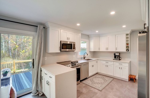 Glendale Cabaña | 1 Mi to Dtwn: Cottage w/ Large Yard in Stockbridge