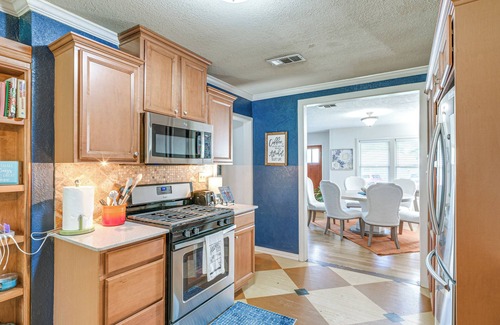 Brenham Casa | 1 Mi to Dtwn: Family-Friendly Brenham Bungalow!
