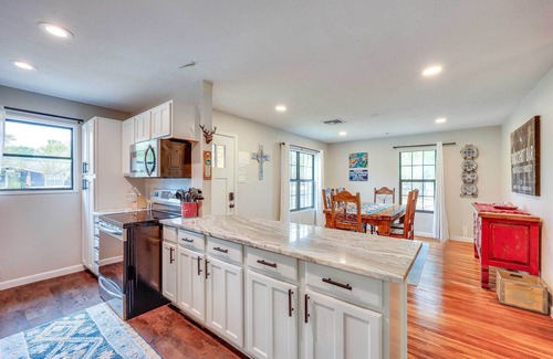 Boerne Casa | < 1 Mi to Dtwn: Home w/ Fenced Yard in Boerne!