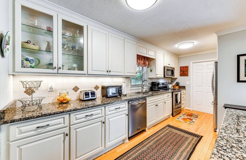 Hudson Casa | 1 Mi to Dtwn: Home w/ Fire Pit & Deck in Hudson!