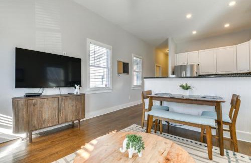 Downtown Casa | 1 Mi to Dtwn Home with Backyard in Raleigh!