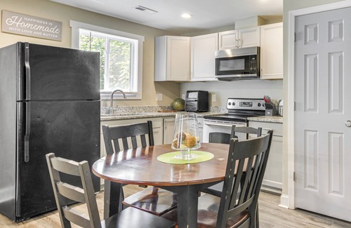 Monroe Apartamento | 1 Mi to Dtwn Monroe: Family-Friendly Duplex!