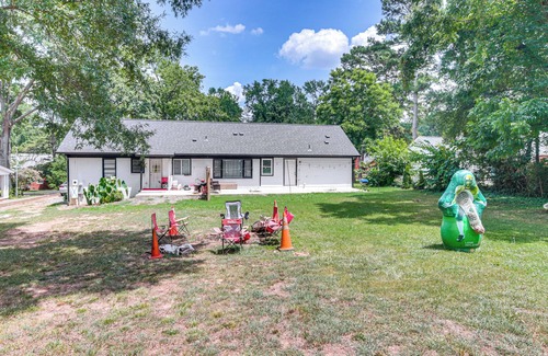 Monroe Apartamento | 1 Mi to Dtwn Monroe: Family-Friendly Duplex!
