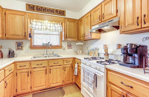 Mountain View Casa | 1 Mi to Dtwn Mountain View: Home w/ Deck