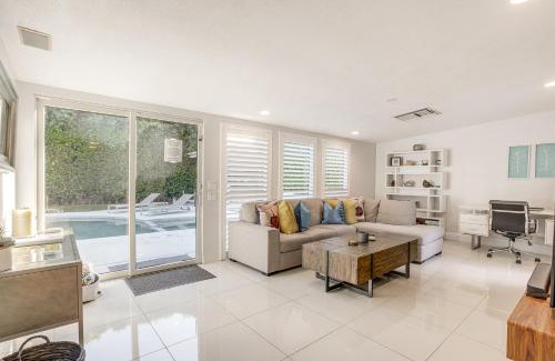 Tahquitz River Estates Casa | 1 Mi to Dtwn Palm Springs Home with Fire Pit!