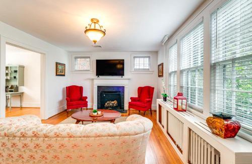 Roanoke Casa | 1 Mi to Dtwn Roanoke Home with Yard and Mtn View!