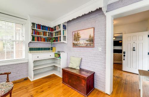 Roanoke Casa | 1 Mi to Dtwn Roanoke Home with Yard and Mtn View!