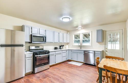 Saratoga Springs Apartamento | 1 Mi to Dtwn Saratoga Springs Cozy Duplex Apt!