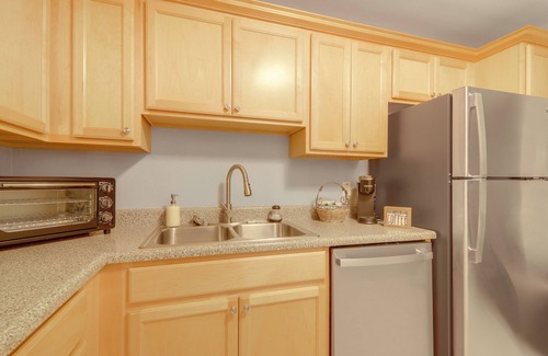 Athens Condominio | 1 Mi to Dtwn & UGA: Condo w/Pool in Athens!
