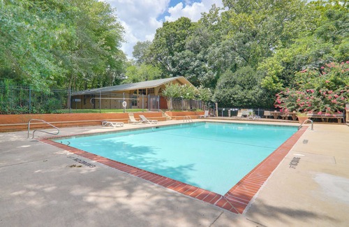 Athens Condominio | 1 Mi to Dtwn & UGA: Condo w/Pool in Athens!