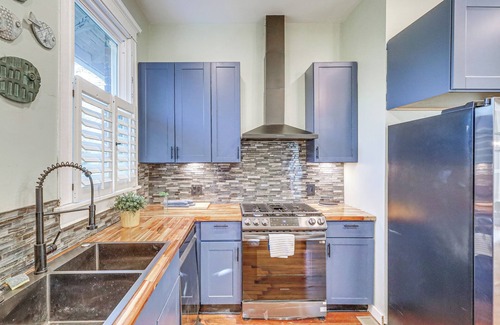 Macon Casa | 1 Mi to Dtwn: Welcoming Macon Home w/ Yard