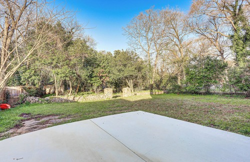 Macon Casa | 1 Mi to Dtwn: Welcoming Macon Home w/ Yard