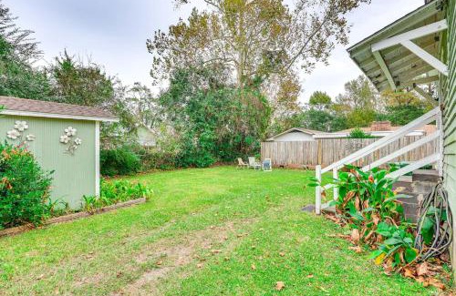 Wilmington Casa | 1 Mi to Dtwn Wilmington Quiet Cottage with Deck