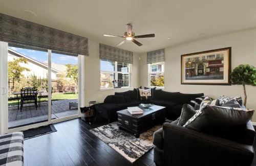 Winters Casa | 1 Mi to Dtwn Winters Home with Fire Pit and Patio!