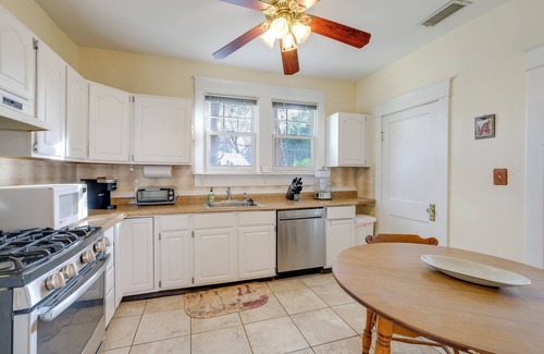 Arlington Casa | 1 Mi to East Falls Station: Home w/ Office!