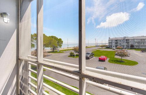 Port Clinton Apartamento | 1 Mi to Ferry Port Clinton Condo with Beach View!