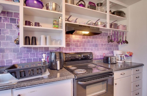 Lawton Cabaña | 1 Mi to Fort Sill: Pet-Friendly Gem in Lawton