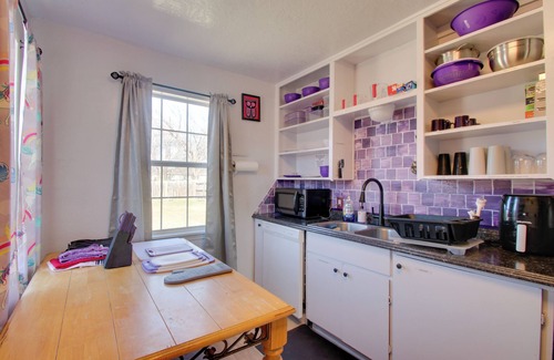 Lawton Cabaña | 1 Mi to Fort Sill: Pet-Friendly Gem in Lawton