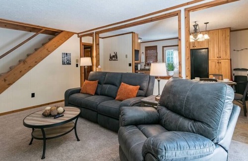 Lake Toxaway Cabaña | 1 mi to Gorges State Park w/Barrel Sauna, Hot Tub