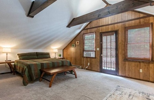 Lake Toxaway Cabaña | 1 mi to Gorges State Park w/Barrel Sauna, Hot Tub