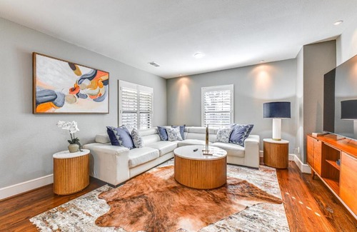 McKinney Casa | 1 Mi to Historic Dtwn McKinney Home with Hot Tub!