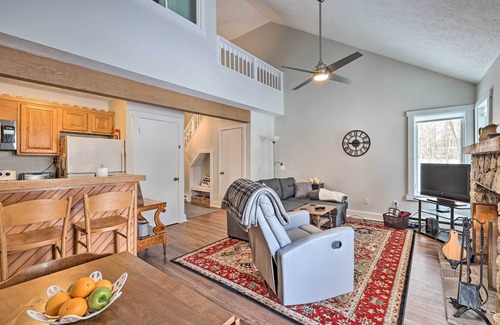 White Haven Casa | < 1 Mi to Jack Frost: Lake Harmony Townhome!