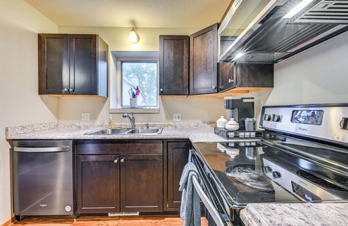 Ames Apartamento | 1 Mi to Jack Trice Stadium: Townhome w/Balcony