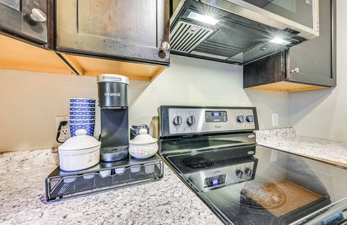 Ames Apartamento | 1 Mi to Jack Trice Stadium: Townhome w/Balcony