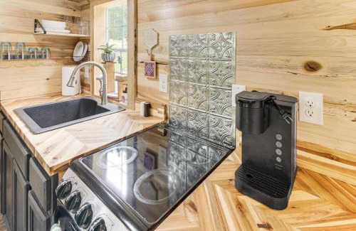 Byrdstown Apartamento | 1 Mi to Lake Charming Byrdstown Retreat with Deck!