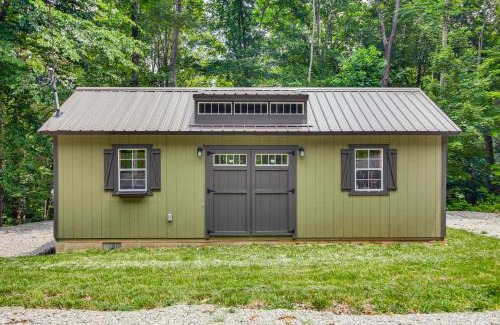 Byrdstown Apartamento | 1 Mi to Lake Charming Byrdstown Retreat with Deck!