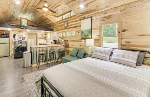 Byrdstown Apartamento | 1 Mi to Lake Charming Byrdstown Retreat with Deck!