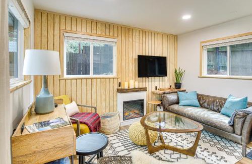 Crestline Apartamento | 1 Mi to Lake Crestline Cabin with Private Hot Tub!