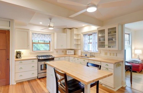 Brocton Apartamento | 1 Mi to Lake Erie State Park: Home w/Fire Pit!