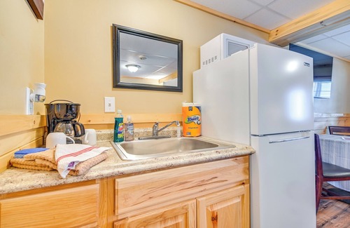 Pittsburg Apartamento | 1 Mi to Lake Francis: Mountain-View Studio Retreat