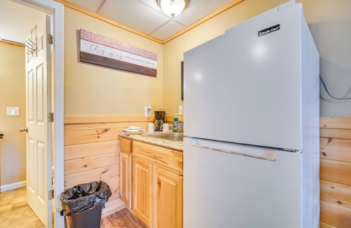 Pittsburg Apartamento | 1 Mi to Lake Francis: Mountain-View Studio Retreat