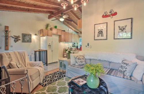 Crestline Casa | 1 Mi to Lake Gregory Boho Crestline Cabin