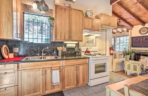 Crestline Cabina | 1 Mi to Lake Gregory: Boho Crestline Cabin