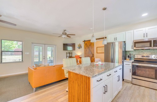 Crystal River Cabaña | < 1 Mi to Lake Rousseau: Waterfront Home!